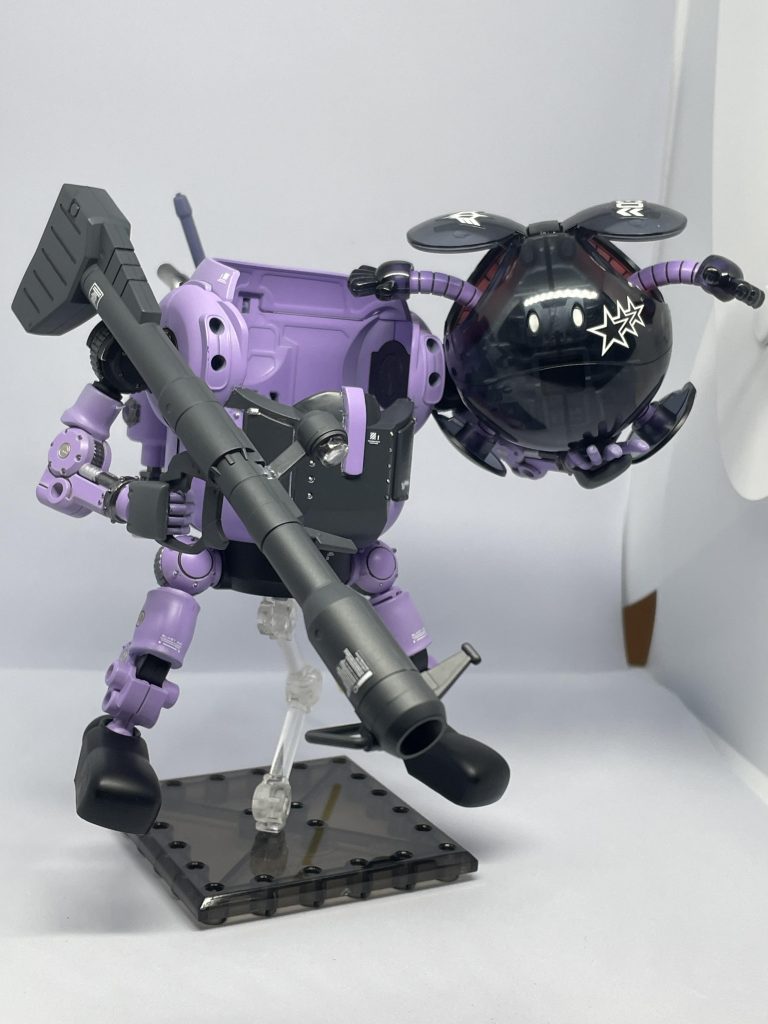 肝心のハロはというと、スミ入れのみの簡単製作です😗クリアで中が透けてるのもなかなか良いですよね。なにより三連星デカールがカッコいい!