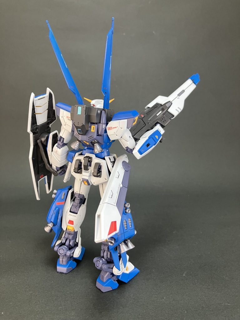 Dタイプの脚部スラスター、右腰にFタイプのサブアームを装着しました。