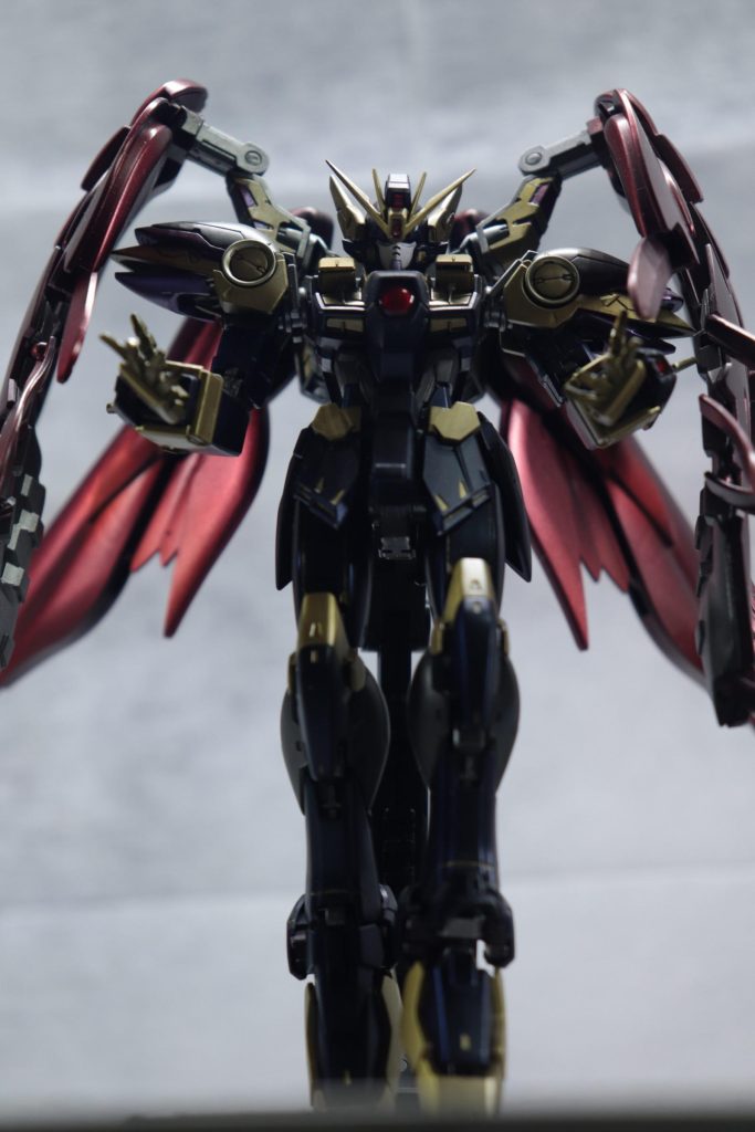 写真が暗いのでわかりにくいですが、バルカン外装・ハンドパーツはスターブライトゴールド、バルカン内部・型の○枠はシャンパンゴールド、各部墨入れをエナメルのゴールドで計4色のゴールドを使用しています。