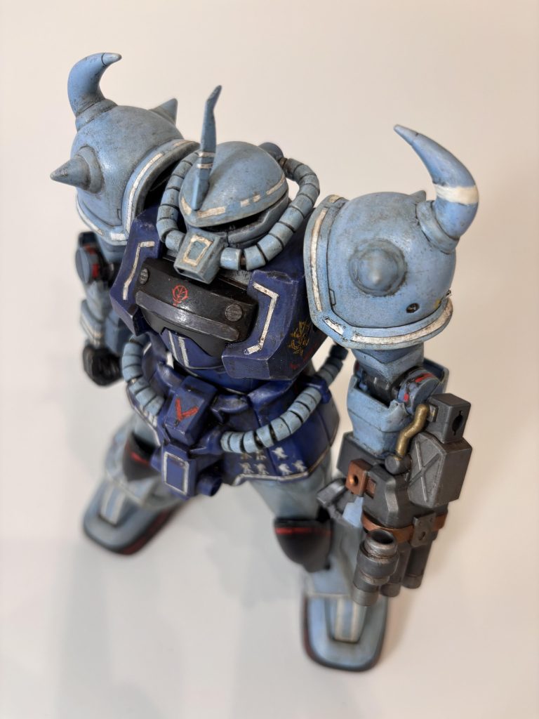 胸パーツ寂しかったので造花装甲をプラ板で、エッチングパーツで排気ダクトを取り付けました。