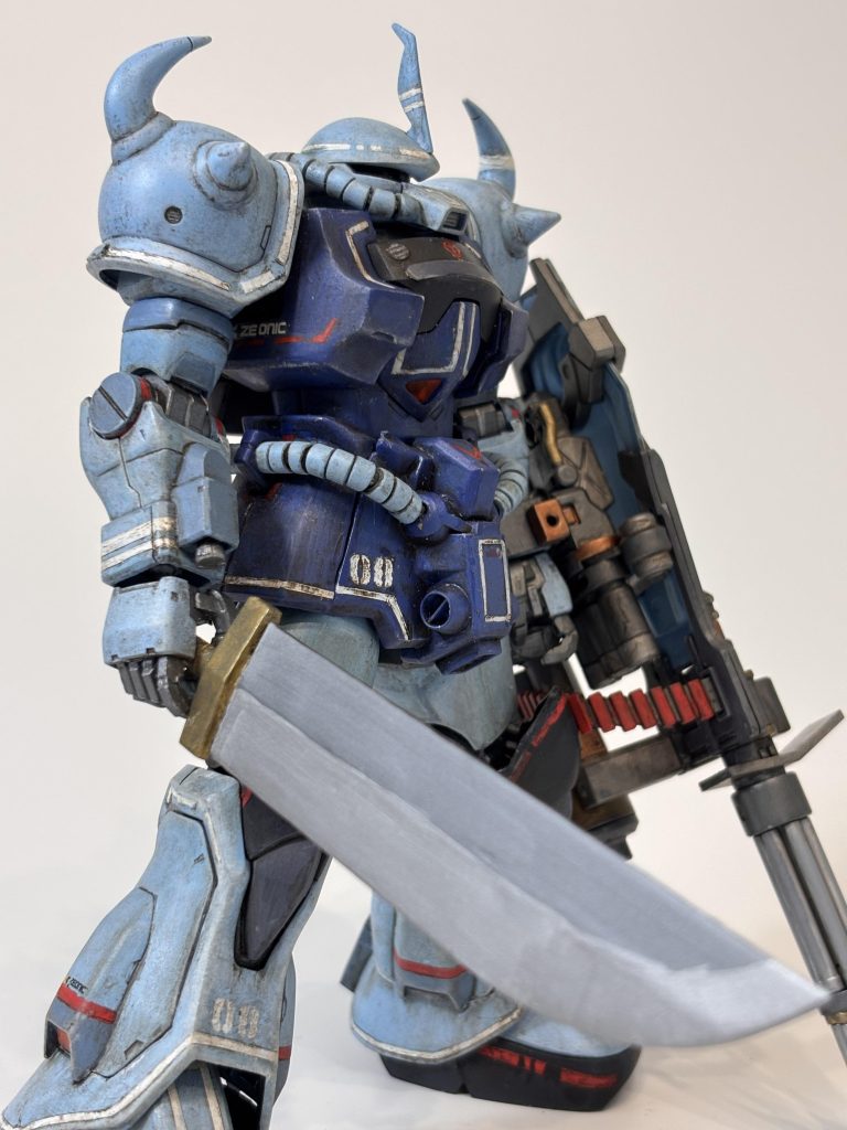 脚部を中心に汚しました。ドライブラシで立体感でたかな。