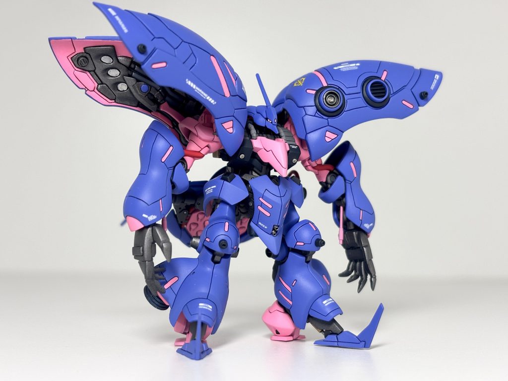 顔もサザビーみたいだったのでツインアイにしました。