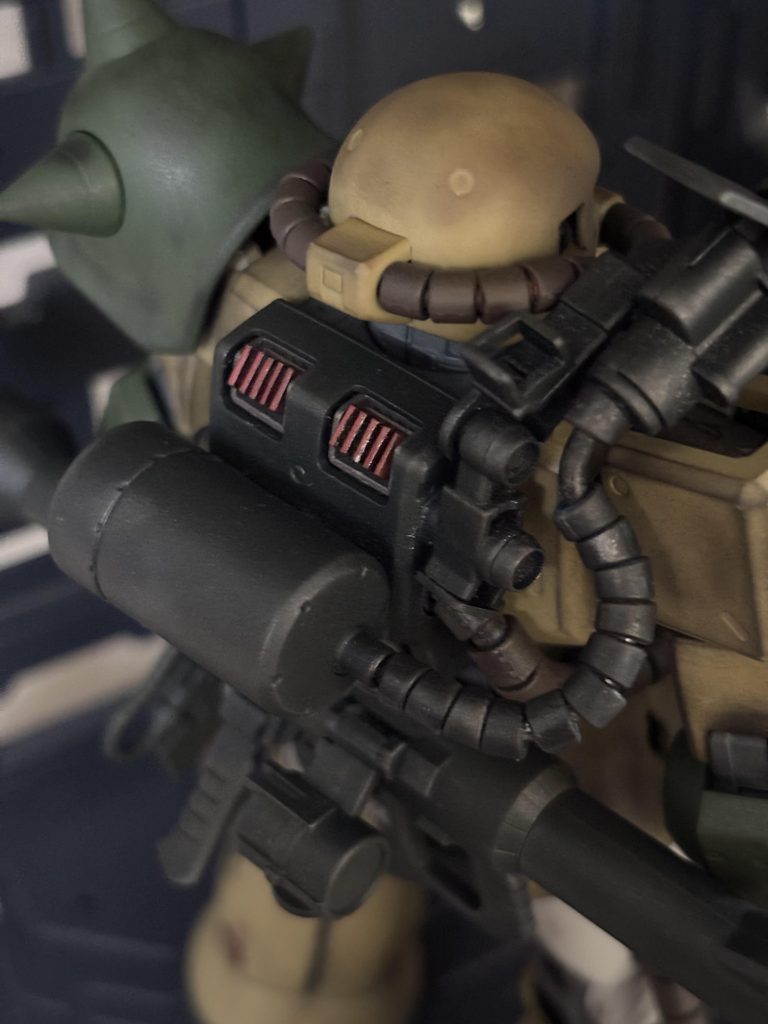 後景斜め上方より!冷却フィンを取り付けました。プラ板で制作してます。