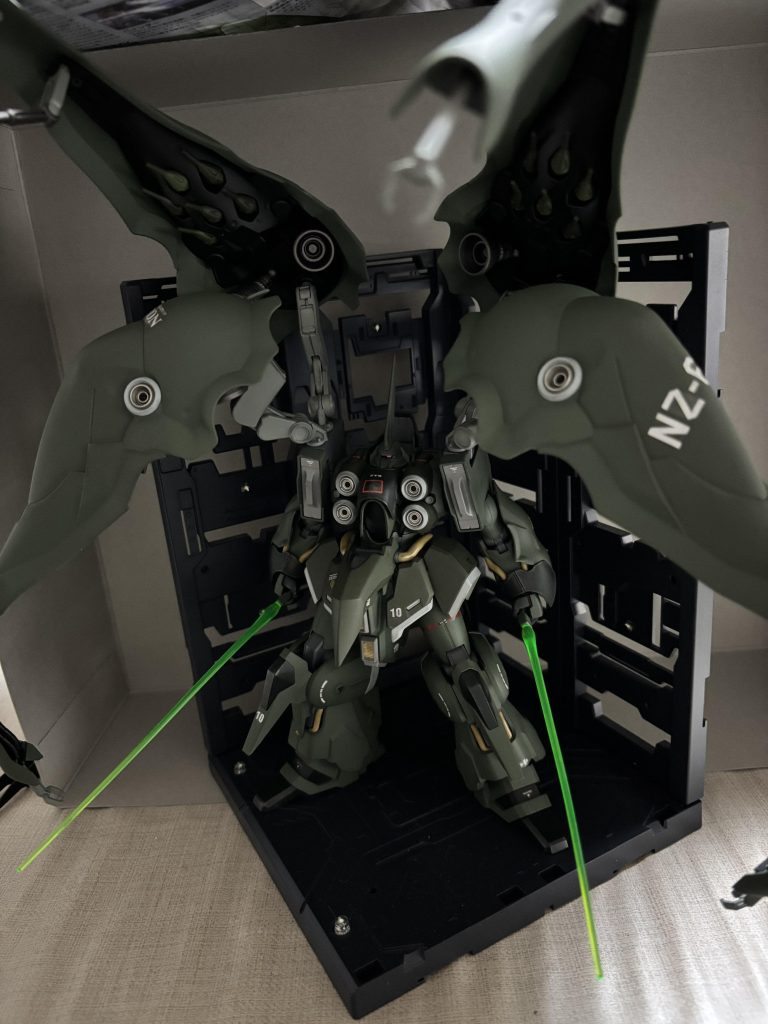 バインダー展開1!ビームサーベルを提携して。写真収まりが。。