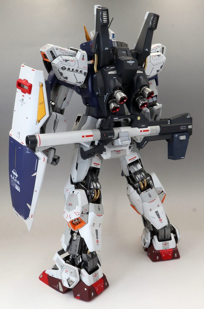 ランドセルのバーニアはメタルバーニアに交換しようかとも思ったのですが、ちょうどいいサイズのものが見つからず、塗装でそれっぽく処理しました。