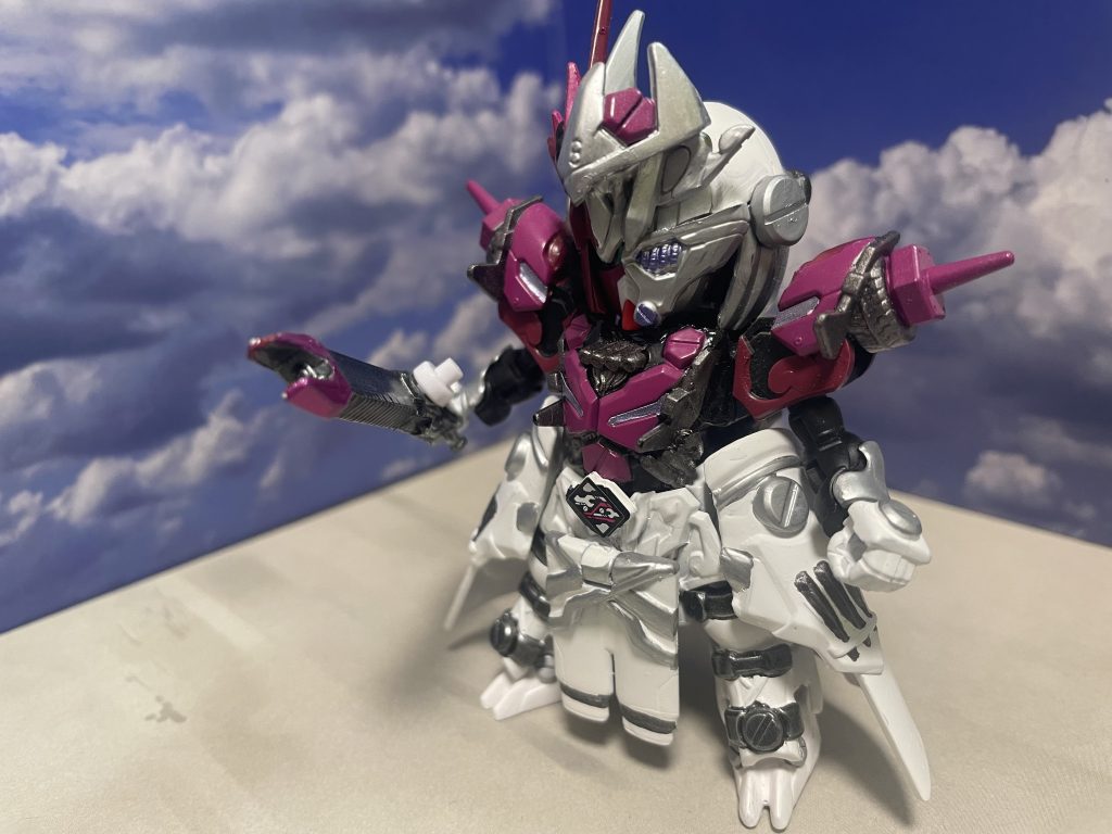 左右非対称が妙に悪役ぽい。