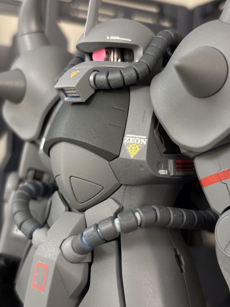 胸部に冷却フィンを設置。