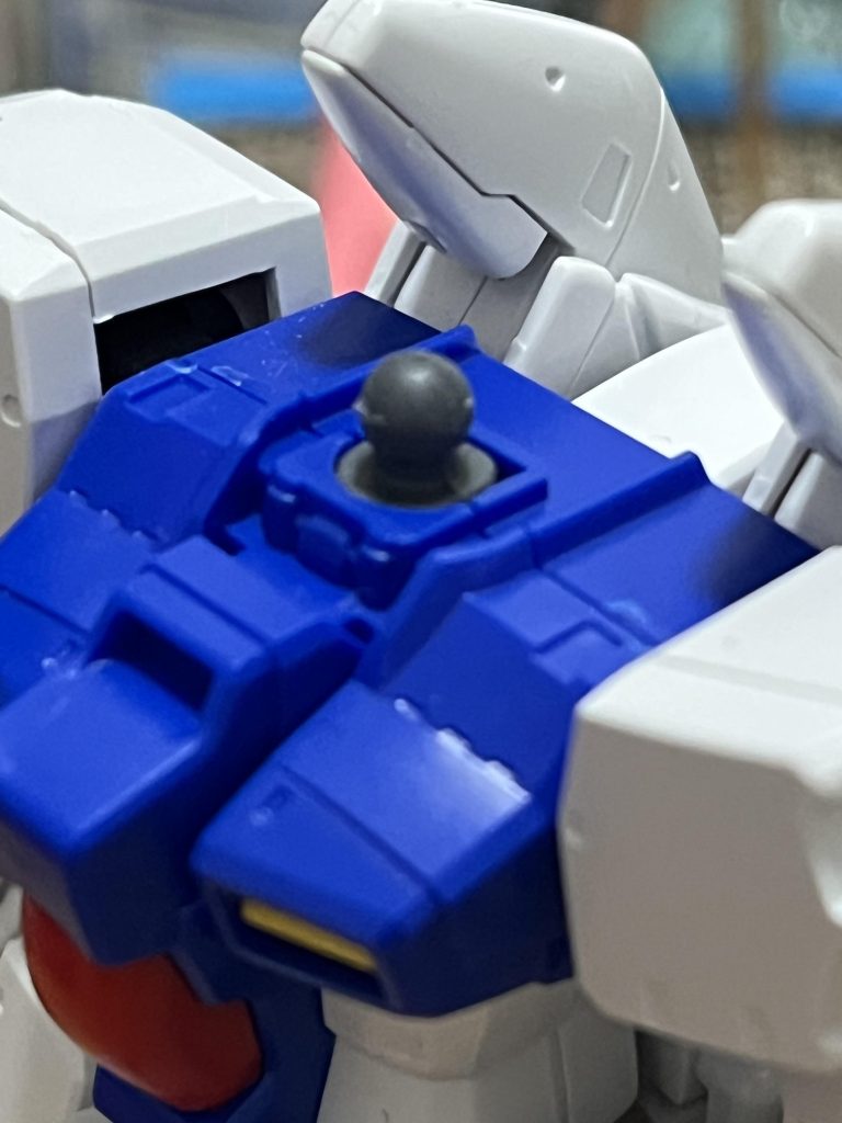 フルバーニアンも同じだったけど、ご覧の通り首のディテールがダサダサなので切り取って作り直しました。