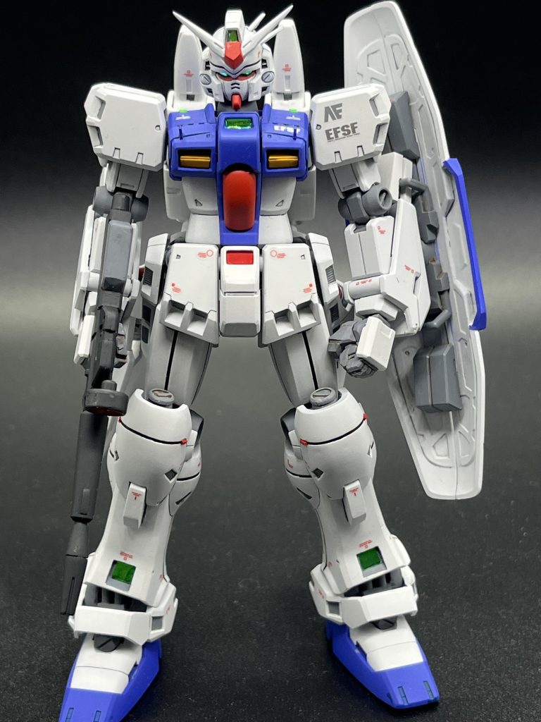 設定画に比べて貧弱な印象の脚部を大幅にスタイル変更しました。中央接着面で2ミリ幅増し、スネ部分で4ミリ延長しました。