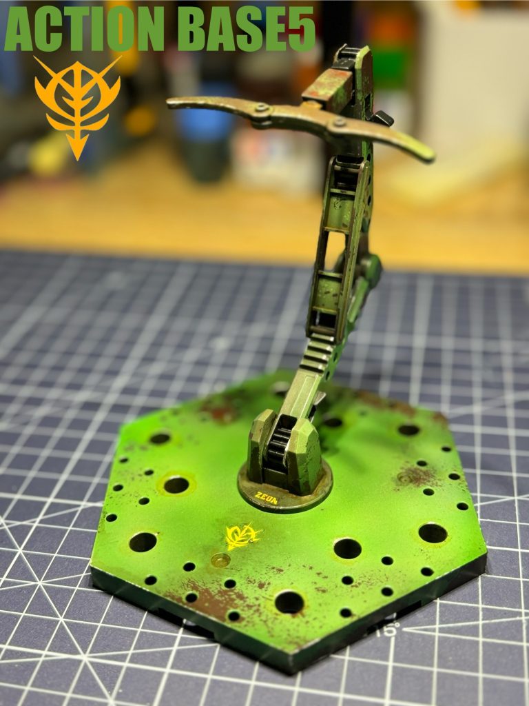 使用しているアクションベースはこんな感じで同様の工程を踏み塗装しています。緑の退色した感じを表現できたかな?