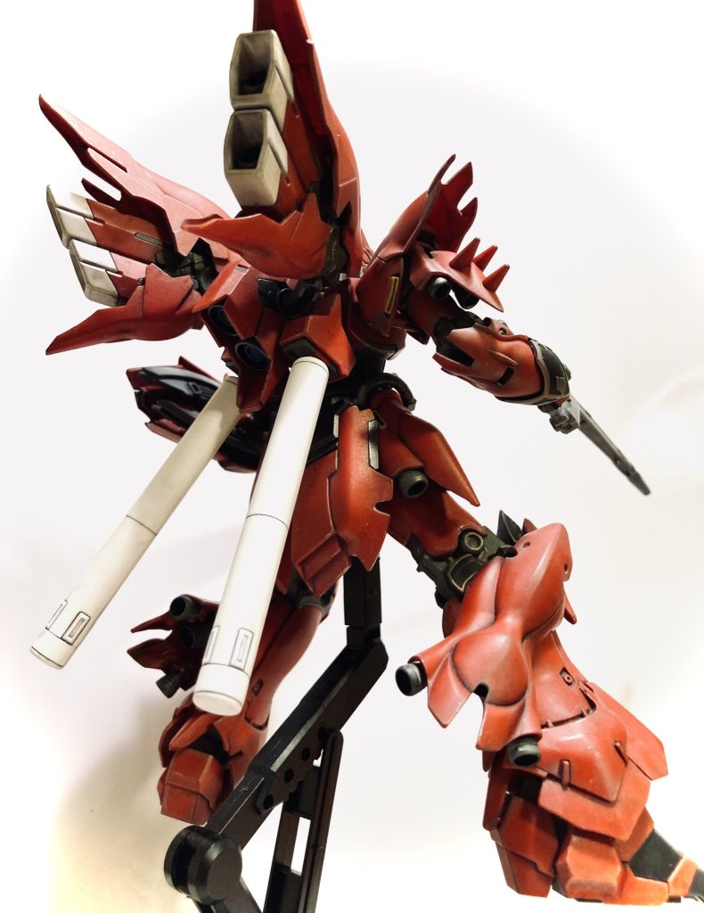 今まで角や尖った周辺部は爪楊枝チッピングで暗い色を塗ってましたが、今回はタミヤウェザリングマスター白色を擦り付け、その後銀色を爪楊枝チッピングで薄くなぞりました。