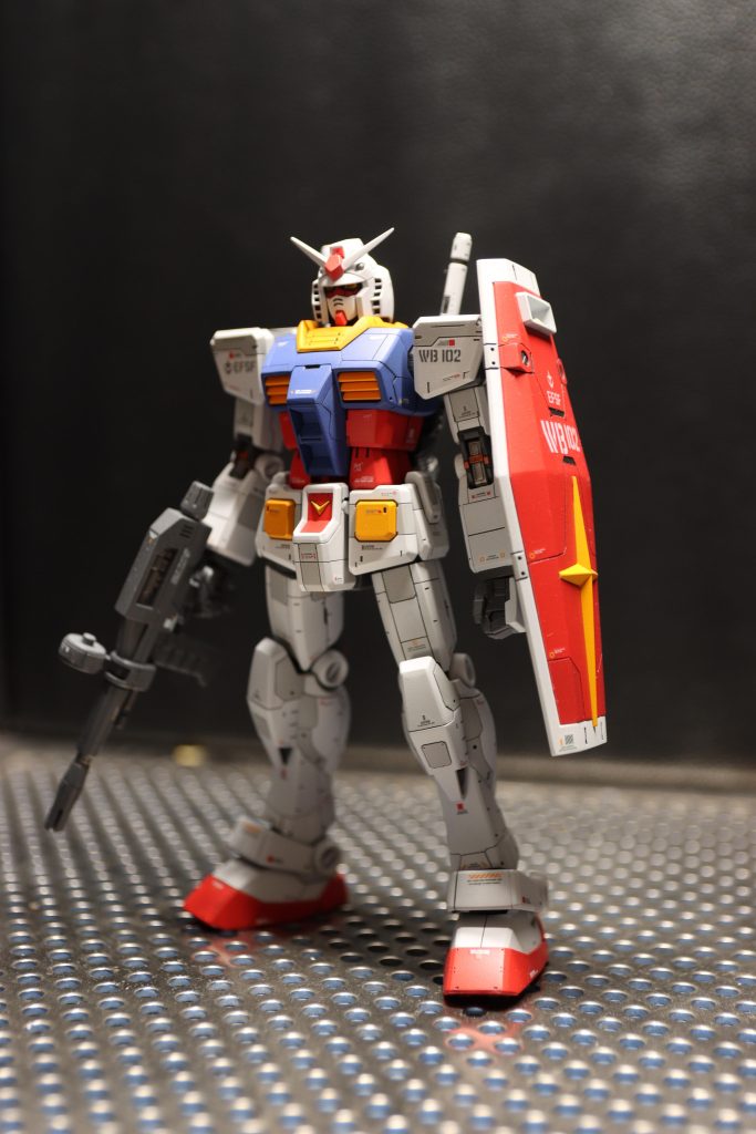 大きな改修はせずに細かい筋彫りを彫り直し、塗分しました。