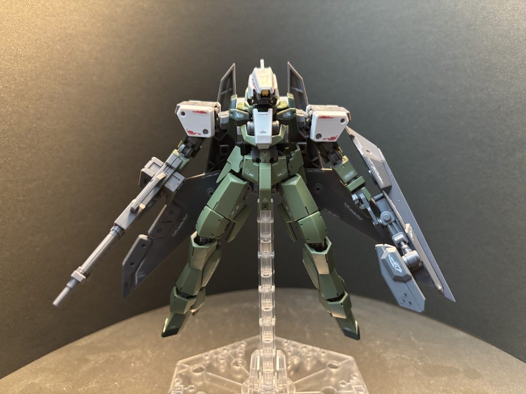 AFパッケージを装備した事で、従来のグレイズとは違う「AF形態」に変形する事が可能になりました。