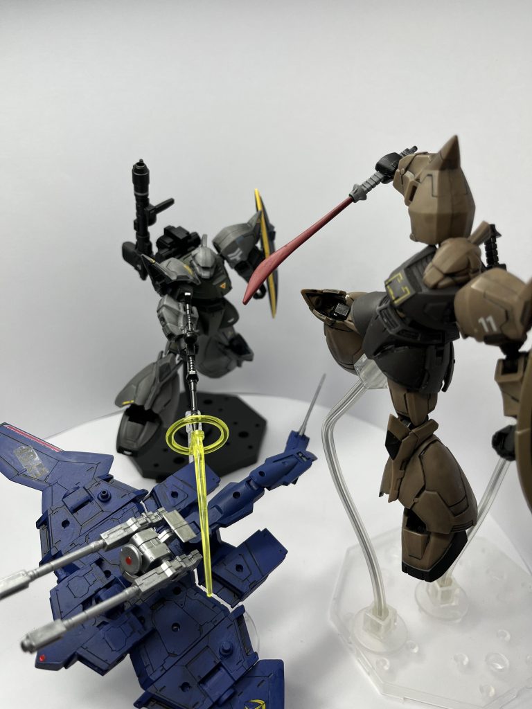 試作型SFSの試験に出たヤザン隊だったが、ジオン残党軍と遭遇してしまう着実にジオン残党を追い詰めるヤザン隊だったが、SFSを先に撃墜しようとするゲルググらに更なる反撃の手を打つ