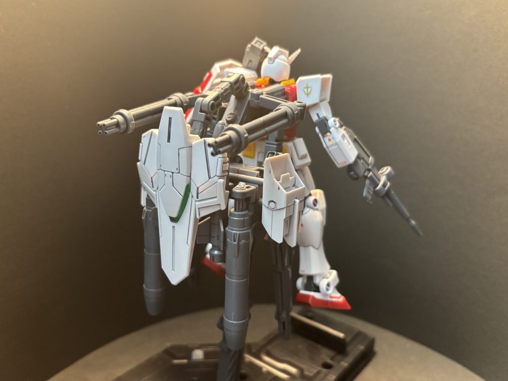 本体部分は破損パーツ修繕と関節部分の補修・交換、パーツの塗装とデカール貼りに留め、バックパックの交換と追加武器装備による強化を目指しました。