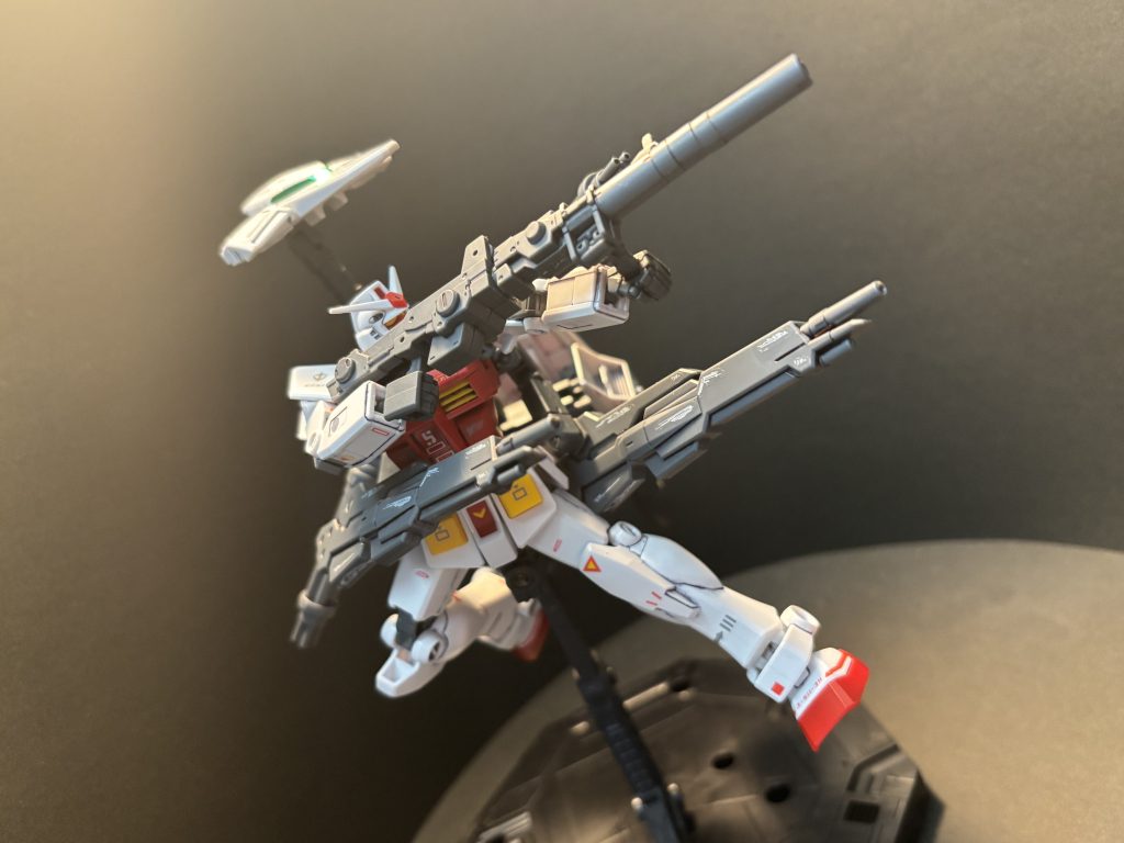 マルチプルビームランチャーは収束・拡散の撃ち分け以外に射出口からビームサーベルを形成できます。