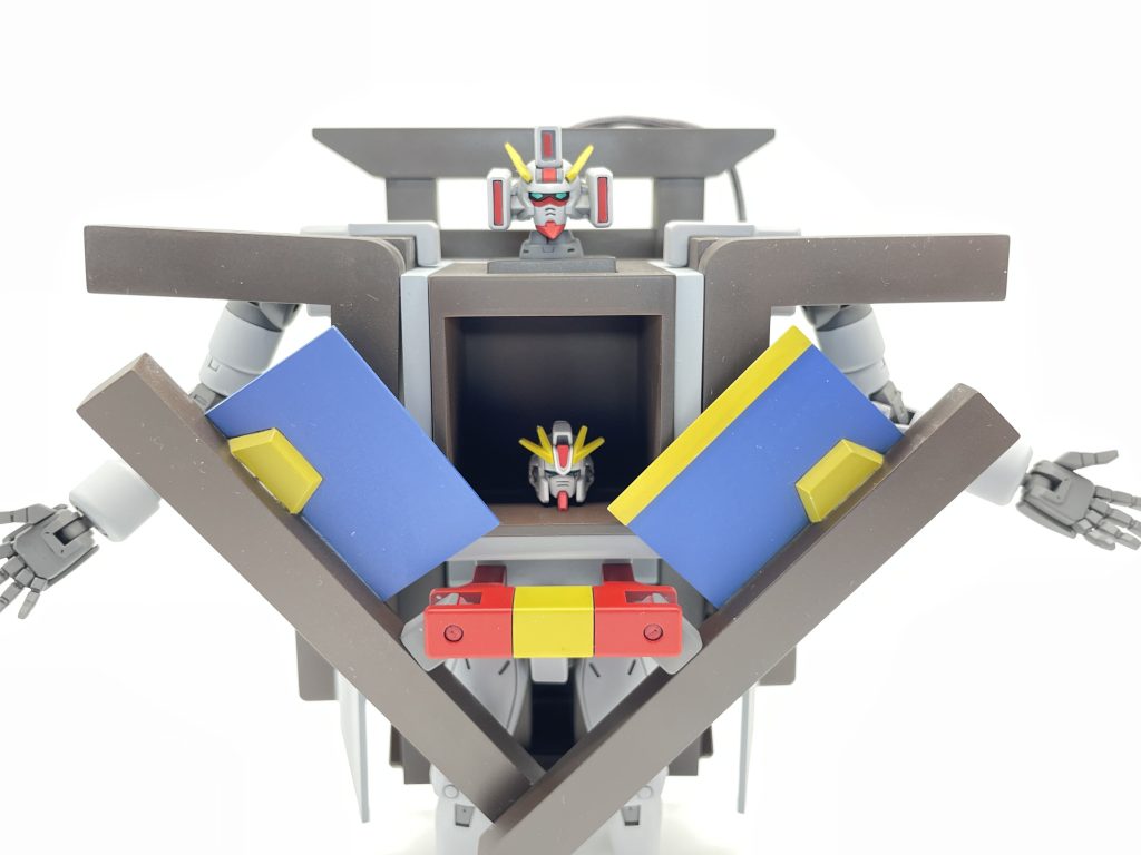 バスケット部分が胸部に格納される為、落とした頭部を胸部から取り出せます。