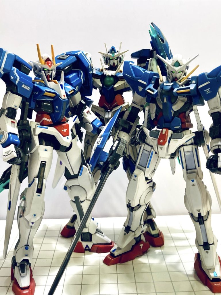 ダブルオーガンダムトリオ^ - ^さらに、1/100MGのダブルオーライザーを購入していますので、ダブルオーガンダムカルテットを目標にガンばります!