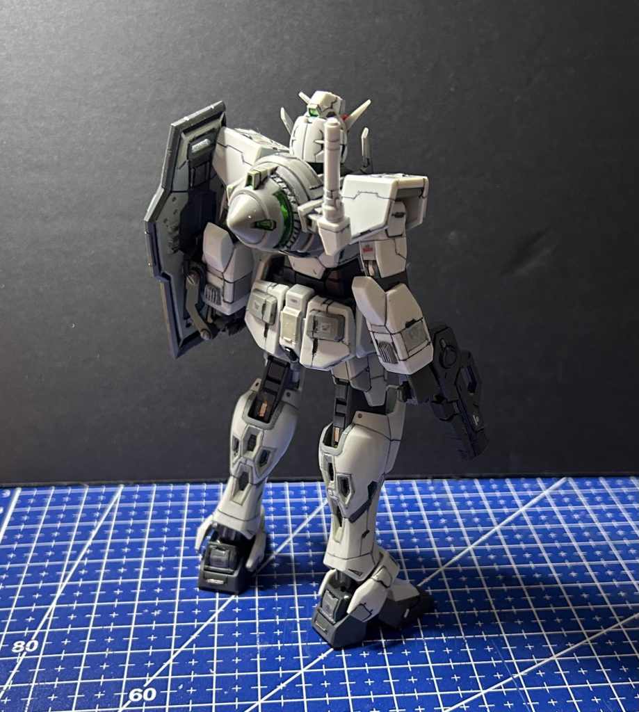 GNドライブはラピーテープを塗装して貼りました。センサー類や細かい箇所はうまくテープをカットできず、シルバーとクリアグリーンを爪楊枝で塗りました。なので、ムラなってしまいました😰