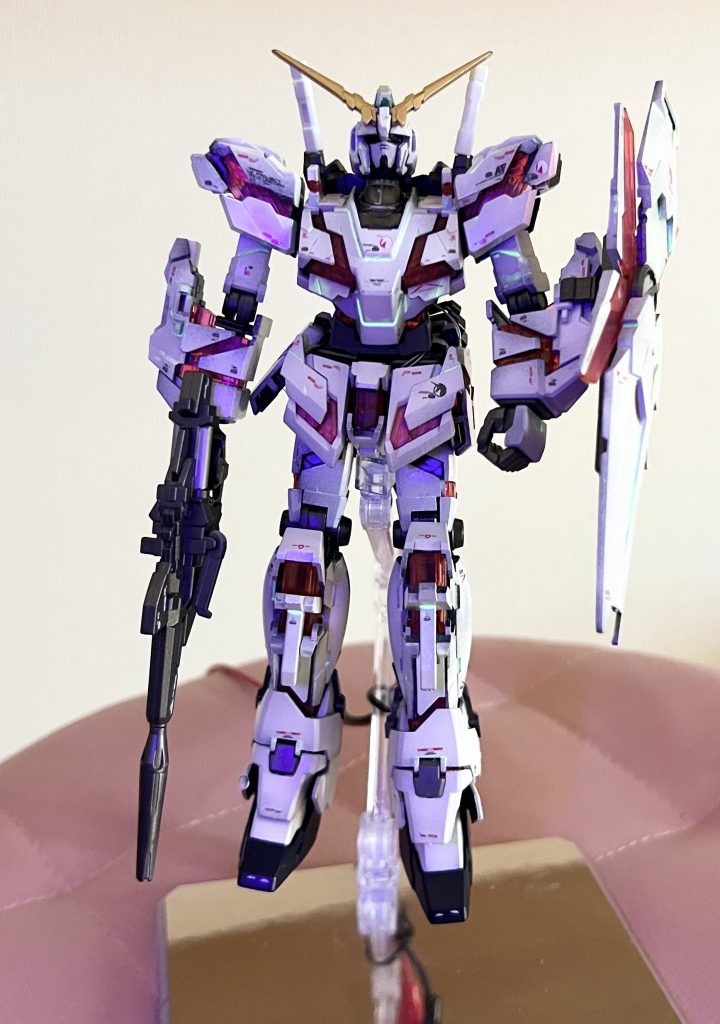 墨入れは蛍光イエローでやってます。写真では薄緑に見えますね。暗いところでブラックライト当てると映えます。