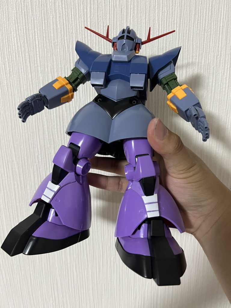 プラ板を膝下に貼り付けてディテールアップ