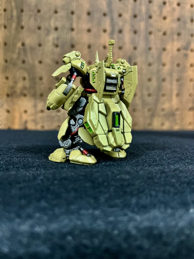 腕の部分は後ハメ加工し、全体は基本的に目消しのみで作成しています