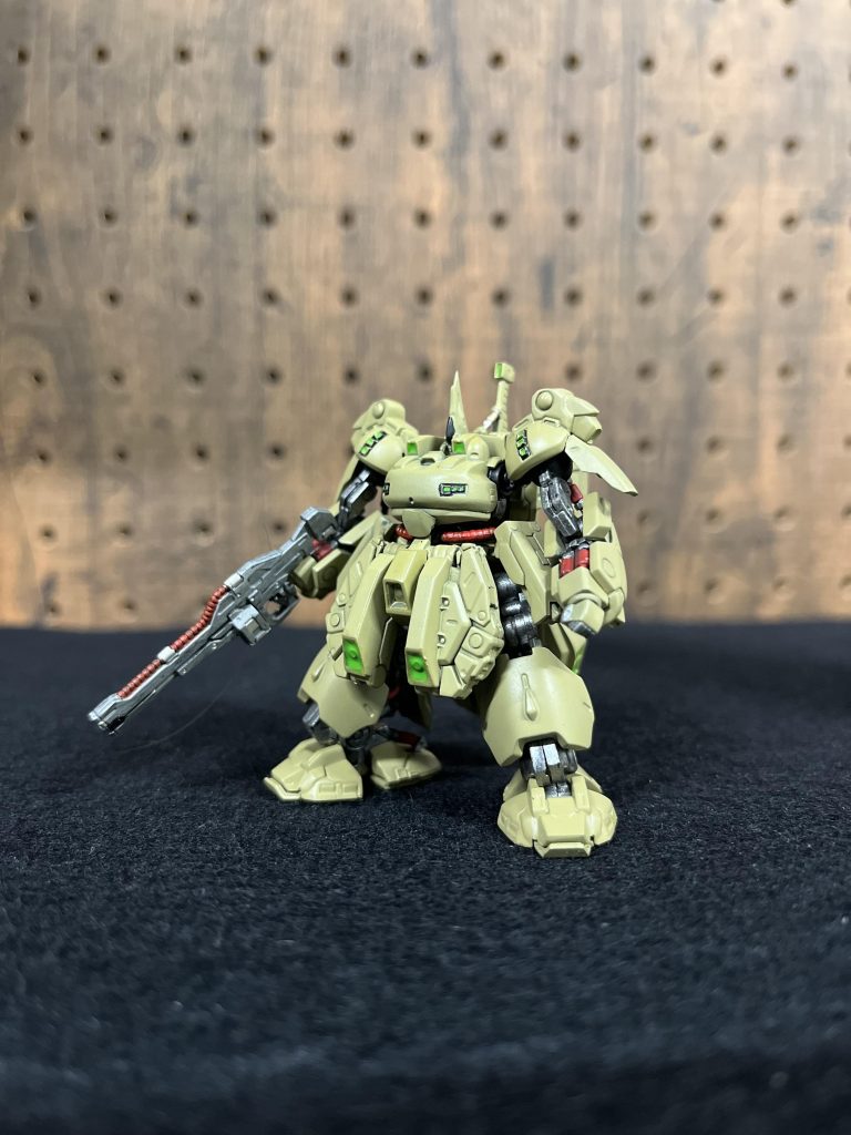 毎回仕事から帰って少しづつ作るので時間かかりますが塗ってる時が1番無心でリフレッシュになります笑次はZZかザクキャノンどっち作ろうかな〜(zaku-kao4) 