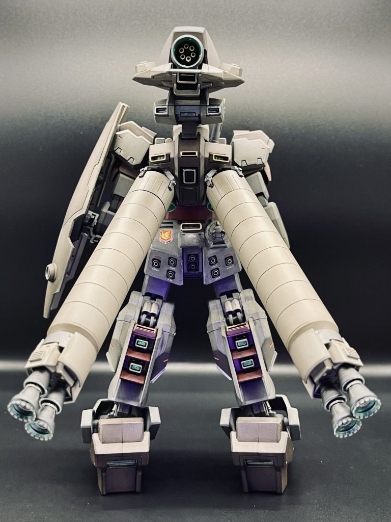 ふくらはぎ部分にスラスターを埋め込んでます。