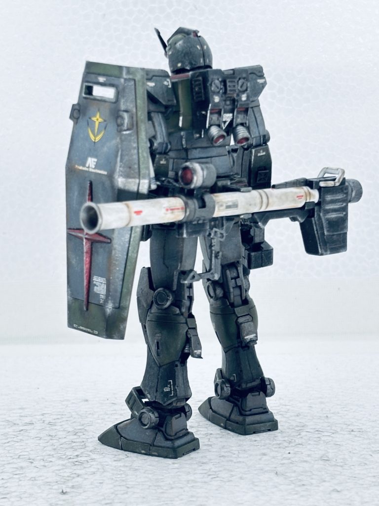 フルアーマーガンダムを製作にあたり、素体ガンダムを先に汚しまで仕上げて撮影。その後増加装甲を仕上げて撮影しました。