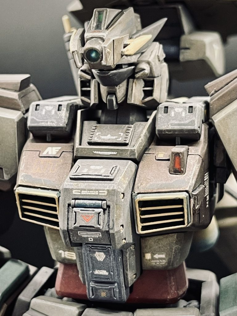 頭部にはおデコ部分にモノアイ的なパーツを追加。