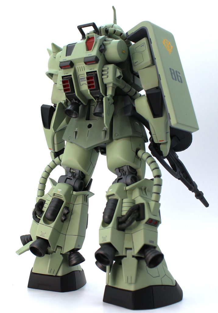 半壊しているジャンク品を入手したので、分解時に足の付け根軸が折れました。折角なので生き残っている軸も折り、短くした上で芯を打ち再接着し、足の接続位置を寄せました。 