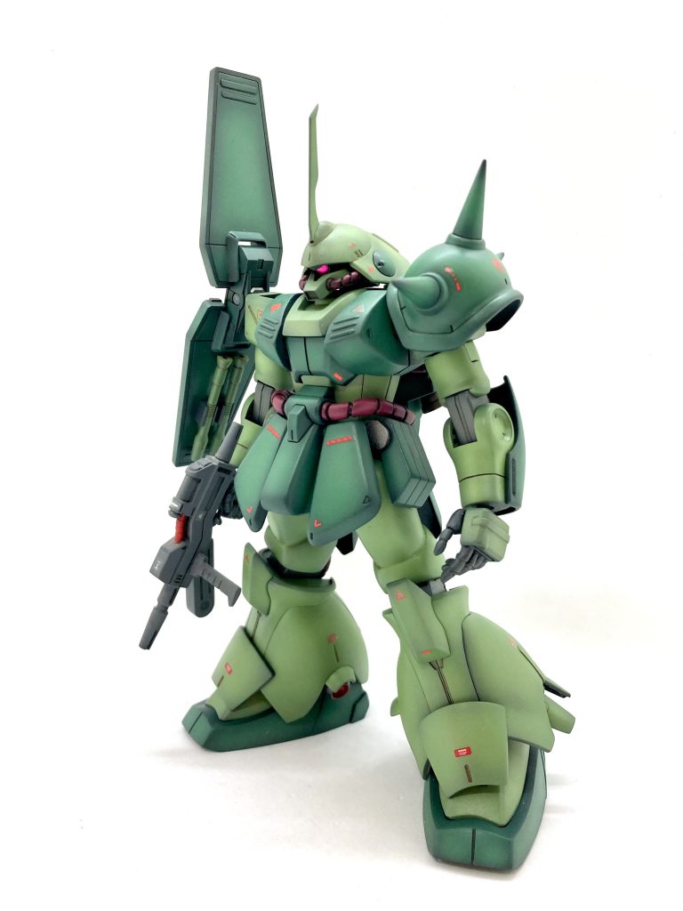 カラーリングはもちろん緑 (๑˃̵ᴗ˂̵)ゞ量産機のくせに、立派なツノと真っ赤な機体色のマラサイがあまり好きではなかったのですが、緑に塗ってしまえば…  あら素敵😍