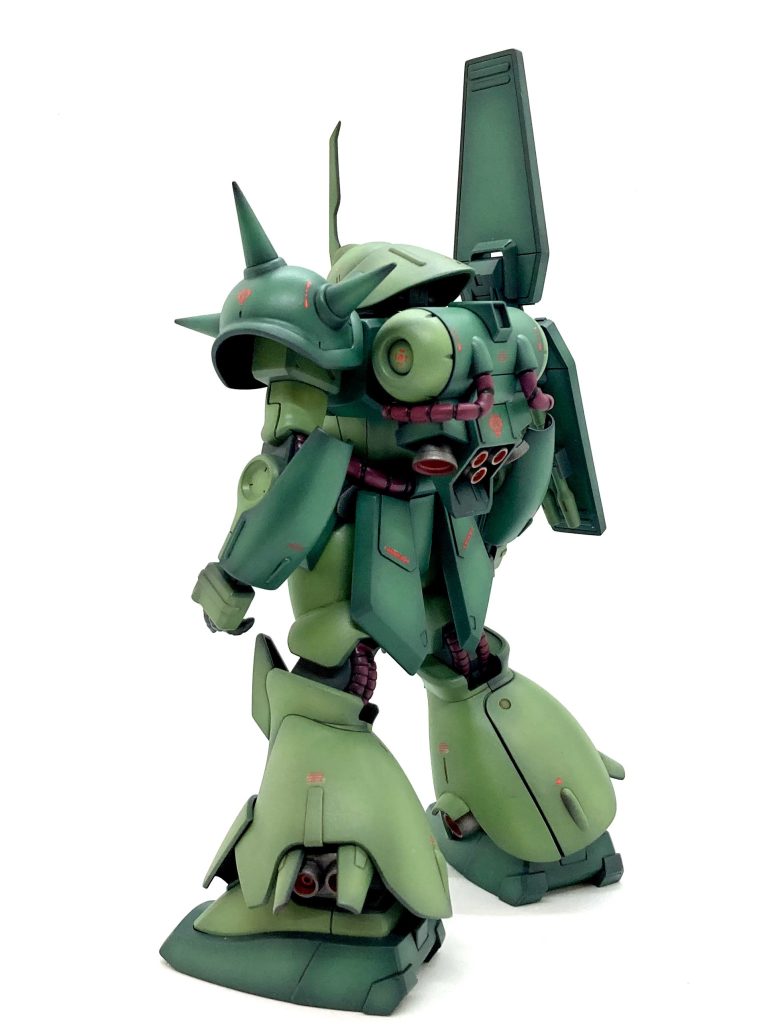 今回、デカールは赤に統一しました。個人的にデカールは白orグレー系のものが好みなんですよねσ(^_^;)…   すると、必然的に赤や黄色のものばかり残っていくんですよ。つまり、在庫一掃セールです😆w