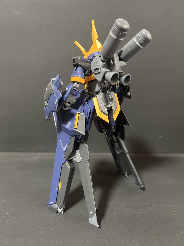 後方ショットザク3のバックパックを装着させています。