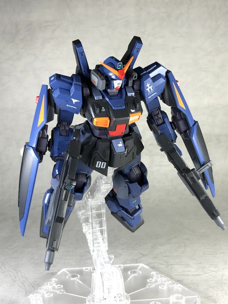 2015年発売とは言え新しいキットなので合わせ目少なく組みやすく塗りやすいスタイルは無骨な旧HGの方が好みかな