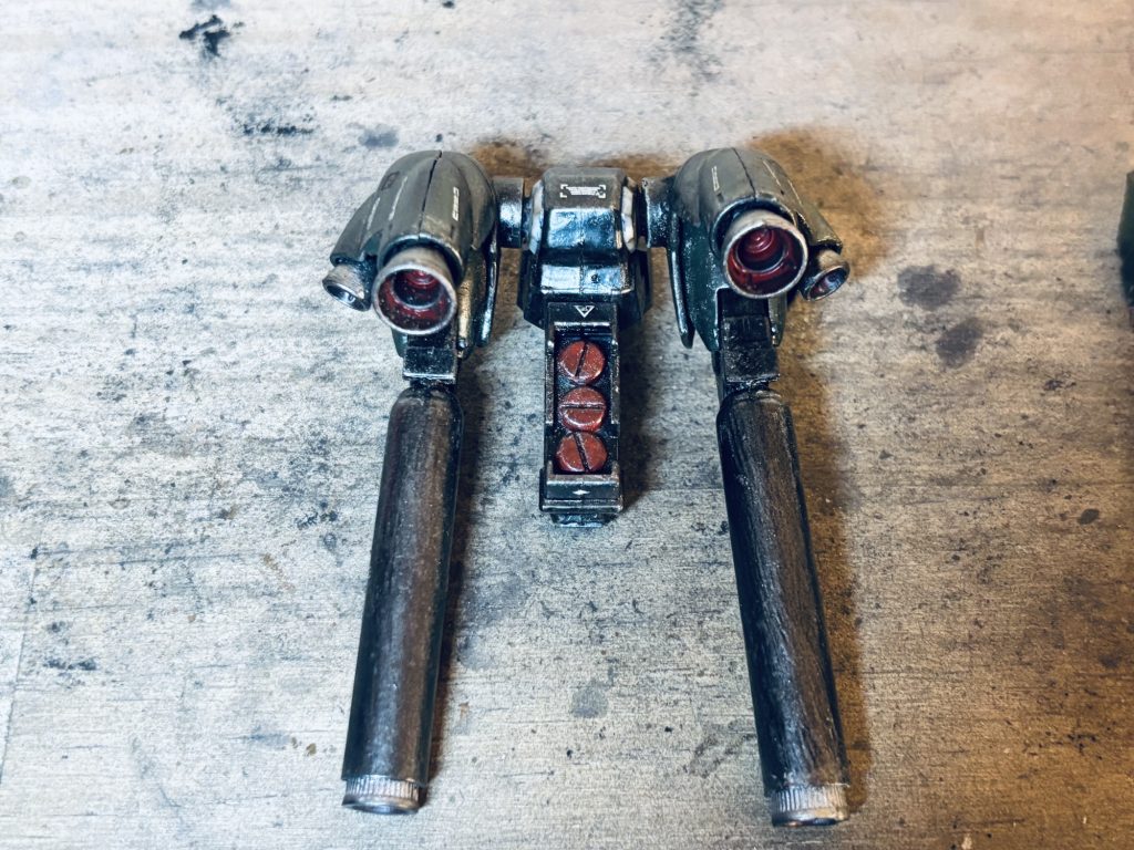 組立。中央には拡散ミサイル装備。