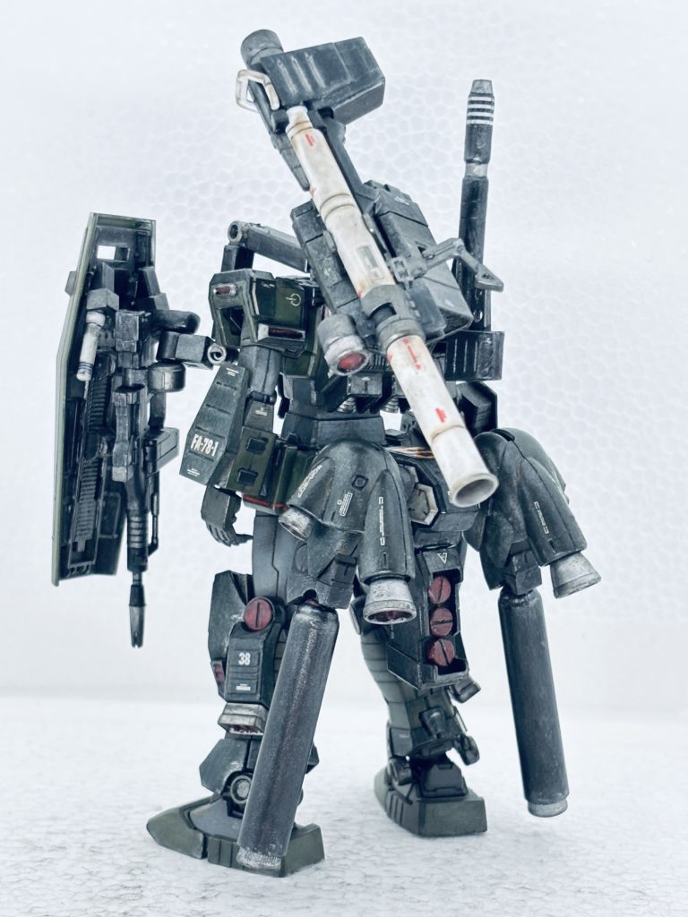 追加装備・サブアーム式シールド           (ビームライフル、ビームサーべル) ・ハイパーバズーカ  ・ミサイルランチャー  ・フレキシブルブースターユニット