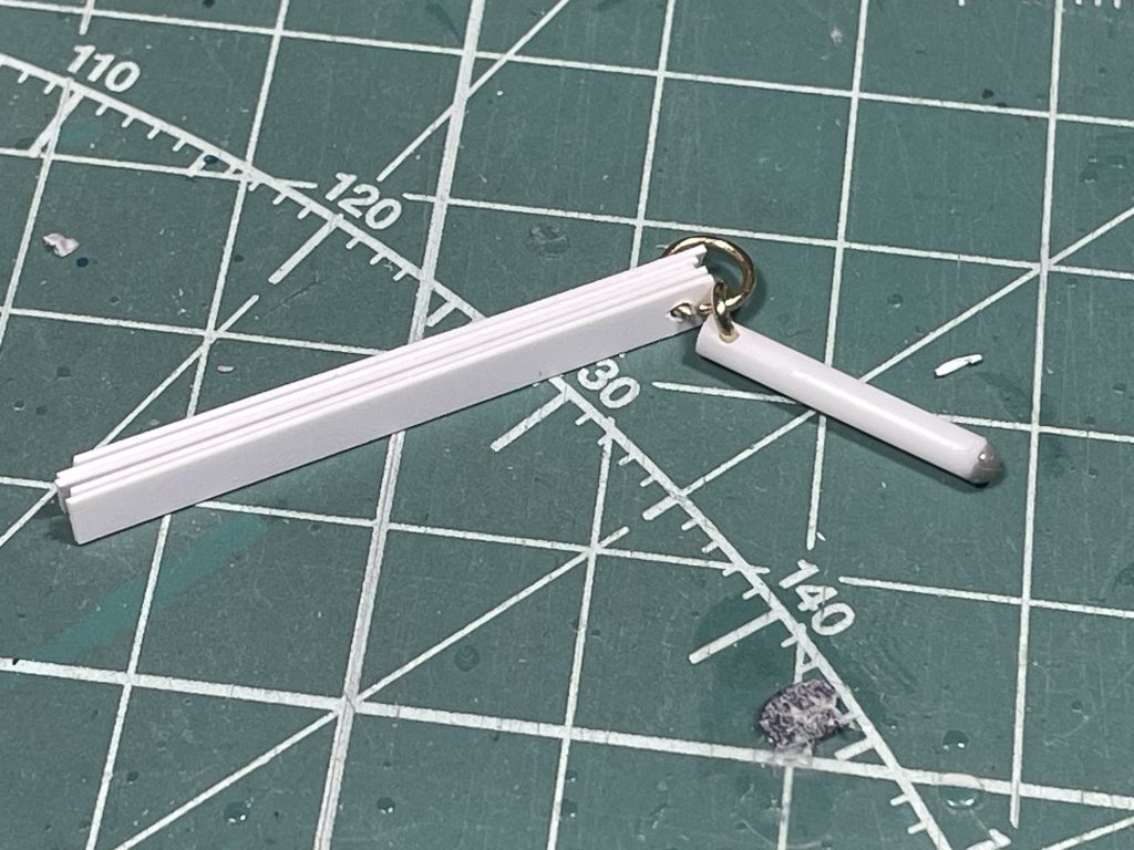 扇子はプラ板・プラ棒と百均アクセサリーパーツ