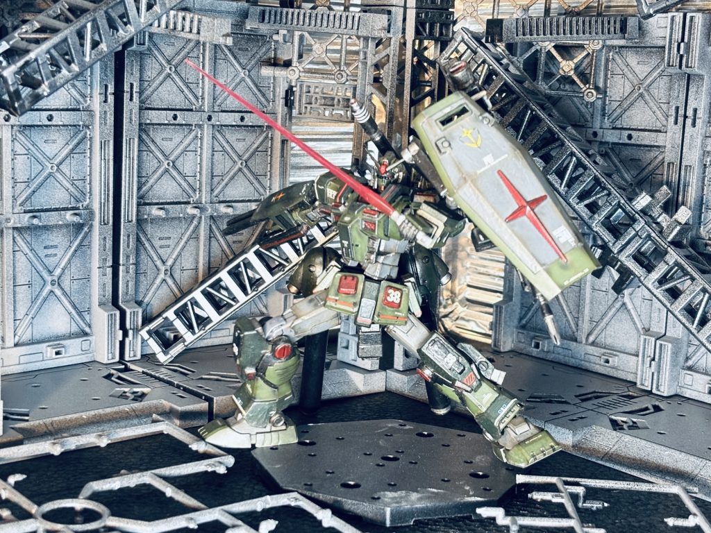 モビルアーマーと一騎打ち。