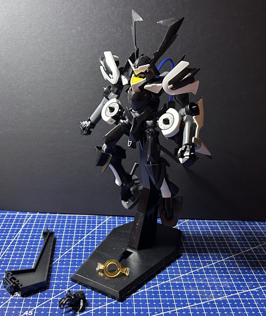 シンプルながらスタンドも付属してました。