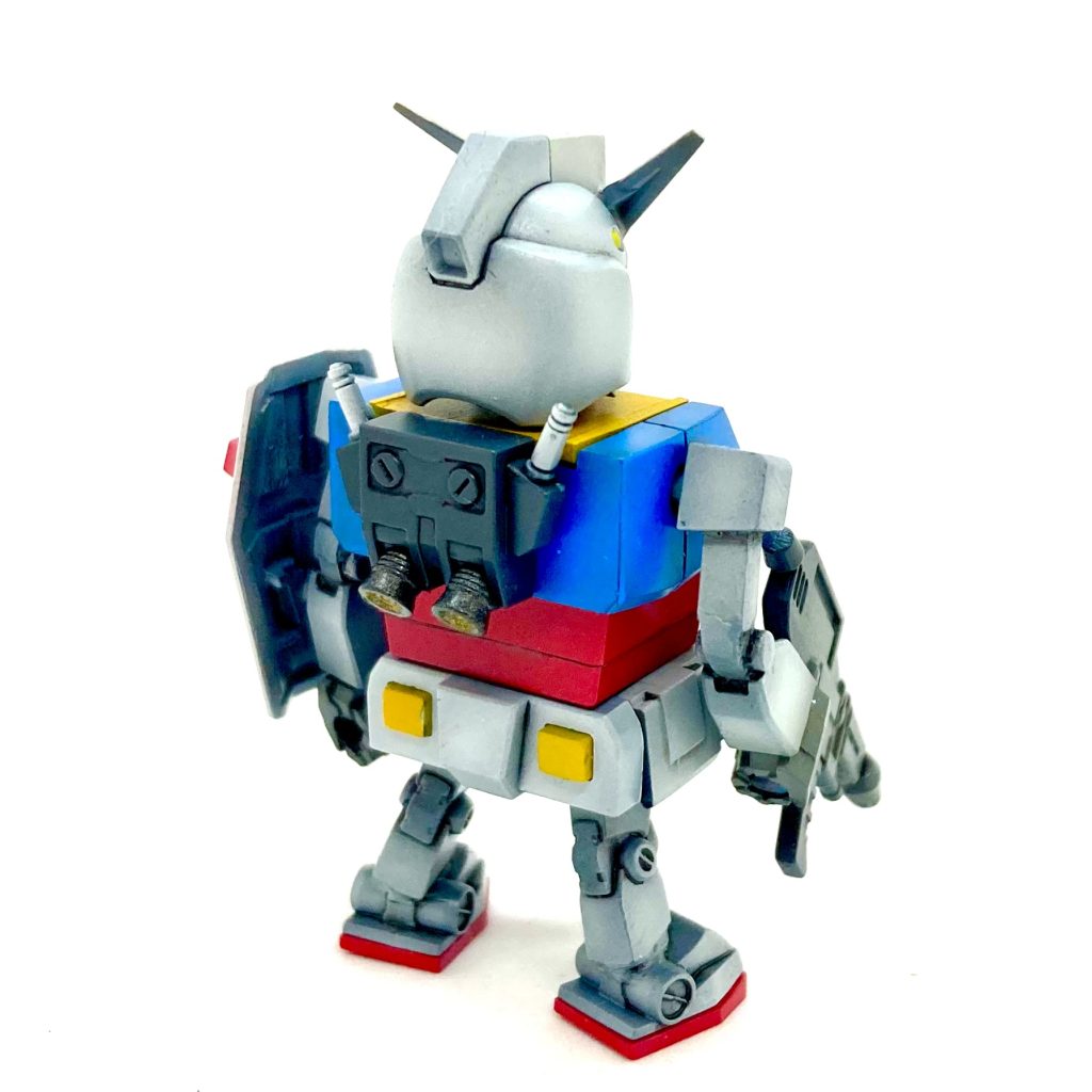 そんな時、私は…ジャンクパーツ工作😆ジャンクパーツ入れで見つけた ガンプラくん体 ➕ なぜここにあるのか謎のEG ガンダムの頭で仕上げてみました。…てか、リアカメラ塗り忘れてるし🤫