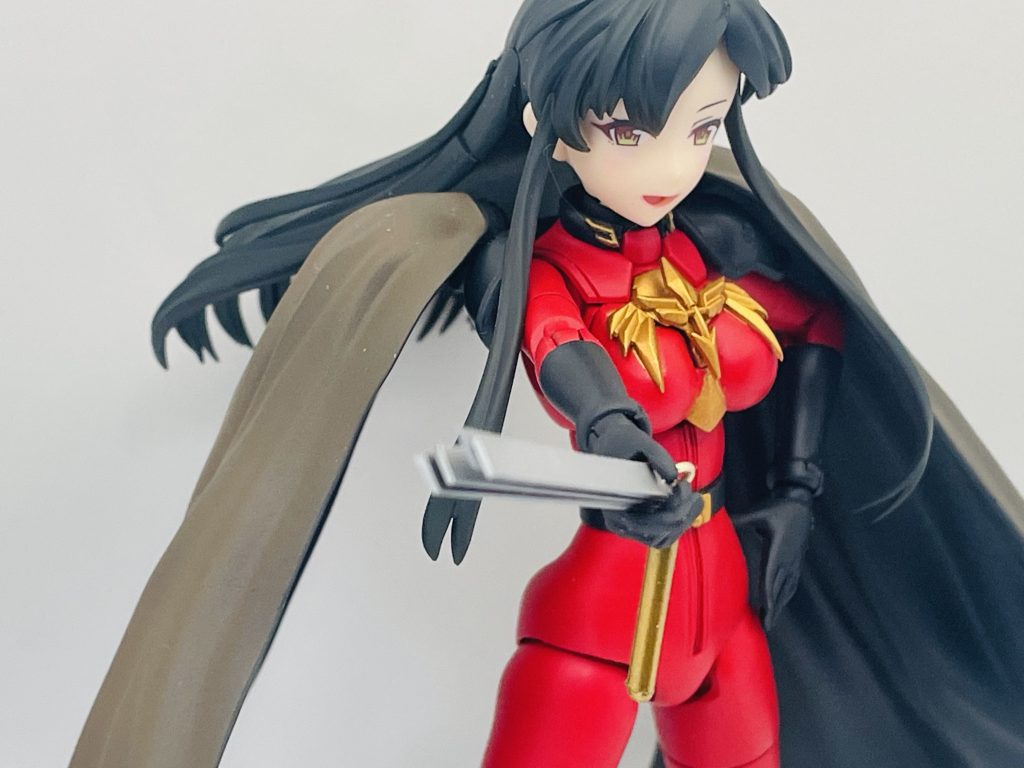 カラーリング赤 白➕黄色の下地にニムバスレッド黒 ネービーブルー髪の毛 ネービーブルーにクリアーで割った濃緑色をふわっと乗せる金 スターブライトゴールドマント 影部分にネービーブルー、ハイライトにダークアース扇子 銀