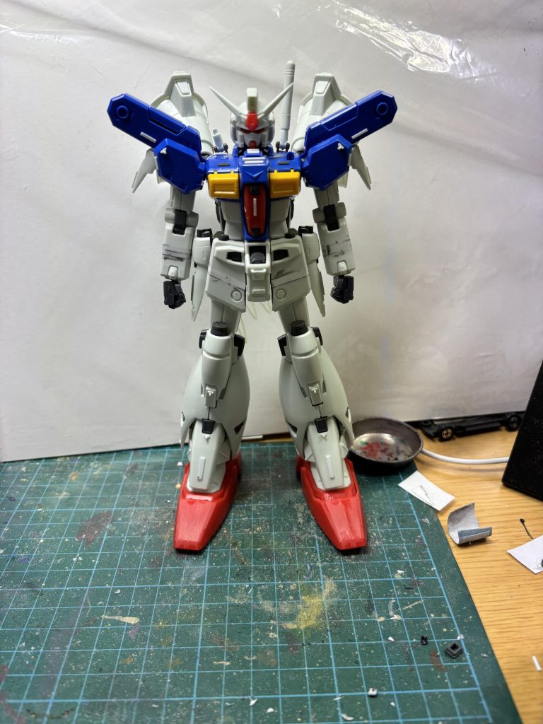 主な改造箇所は首を1.5mm程度延長腕部は3mm程度延長腕の付け根を2mm程度詰めてますFスカートを3mm程度延長肩の取り付け位置を下げていかり肩に