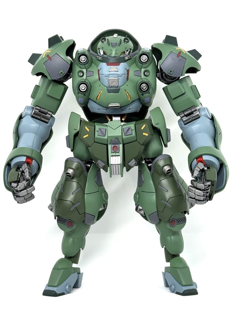 元々のグシオンの腕部は脛部になってます。大腿部に差し込んだら改造無しでつきました。あとは腹部のガンダムフレームを約2ミリ延長したくらい。