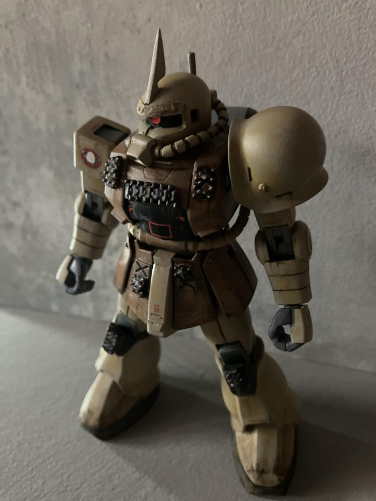 と言うわけで旧ザクです復讐のレクイエムのザクのように戦車の履帯を装甲代わりに付けてみました連邦軍の61式から取ってきた設定です