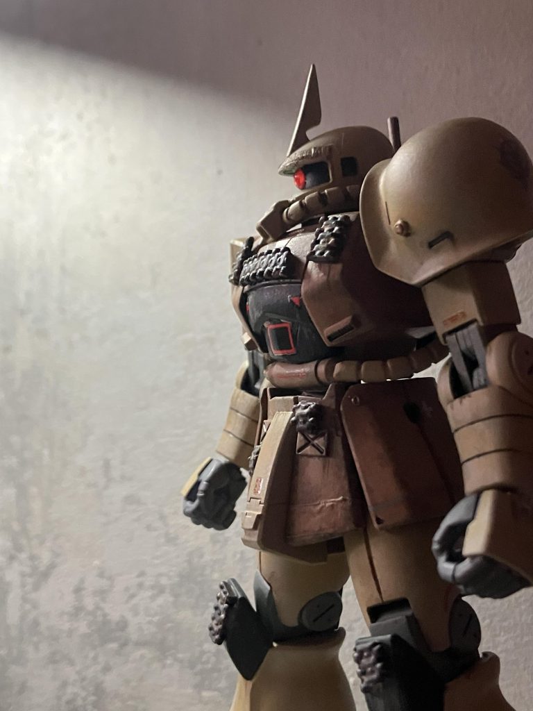 整備兵「どうされましたか?」ガ「きみは幾つだ?」整備兵「21です」が「若いな、親御さんは宇宙か?」整備兵「はい、宇宙に居ます。自分は次のシャトルで上がる事になっています」ガ「そうか、では君を帰すために全力でシャトルと基地を守ろう」整備兵( ̄^ ̄)ゞ