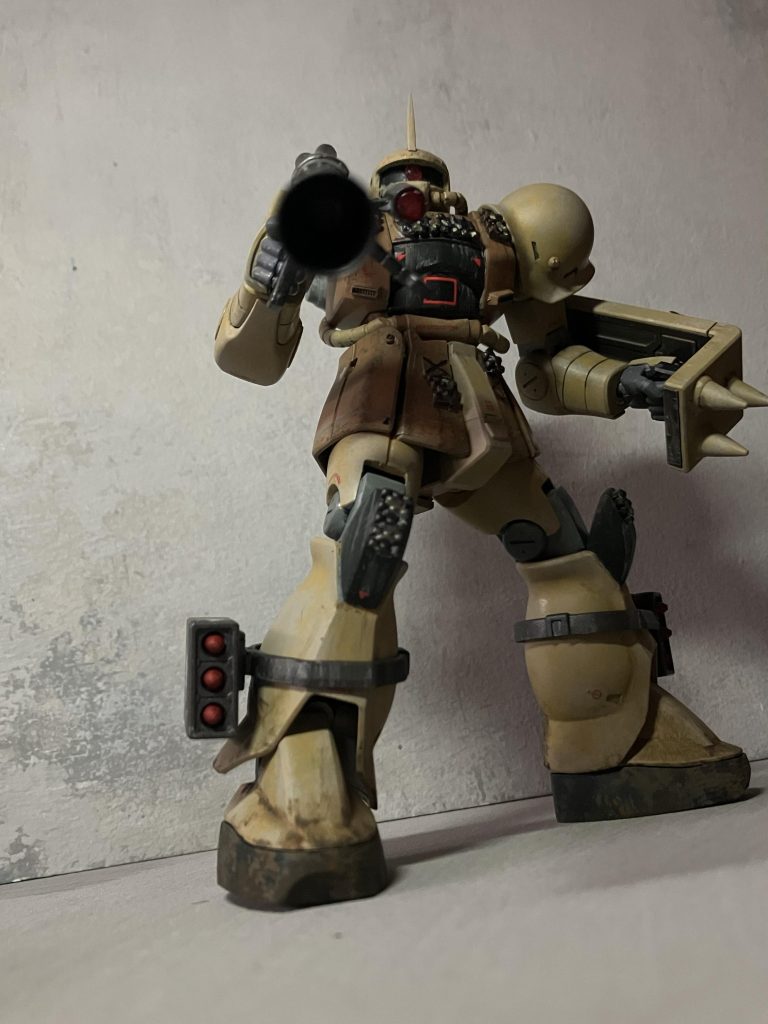 ザクヘッド、腰の動力パイプ、ミサイルポッドは地上戦セットで残っていたパーツを流用してます