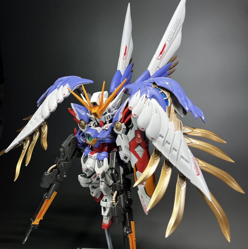 羽部分には差し色でゴールドを使用し、ゴージャス感も出してみました。