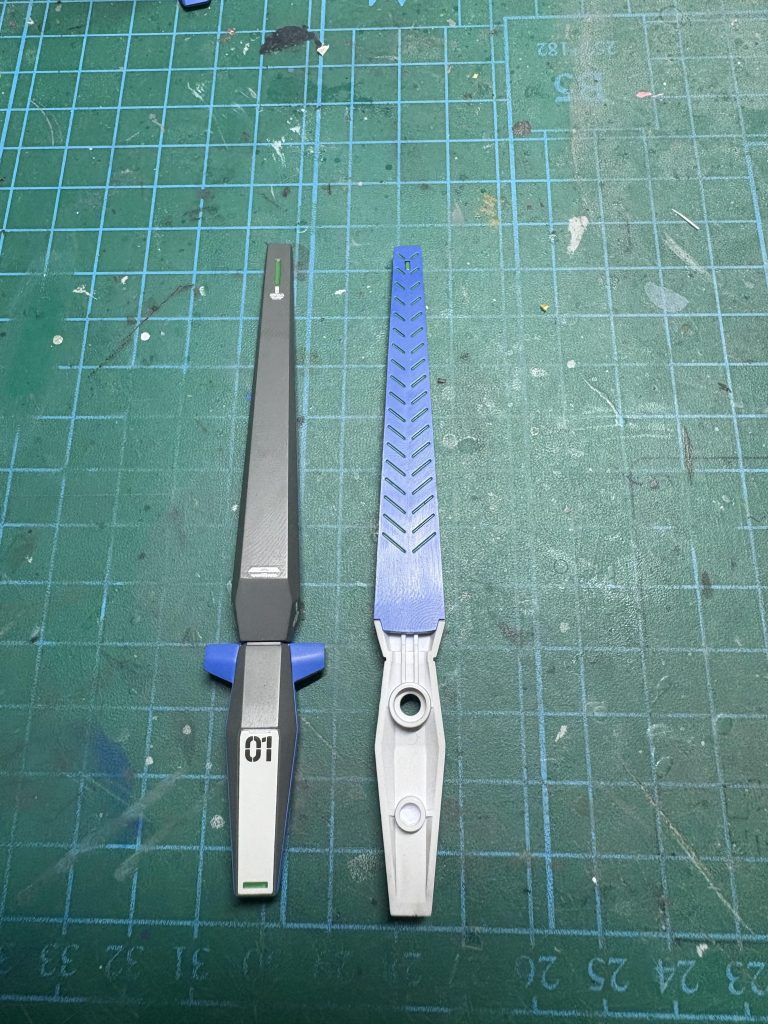 プロトフィンファンネルのスミ入れや溝部分などは明るめのグリーンで