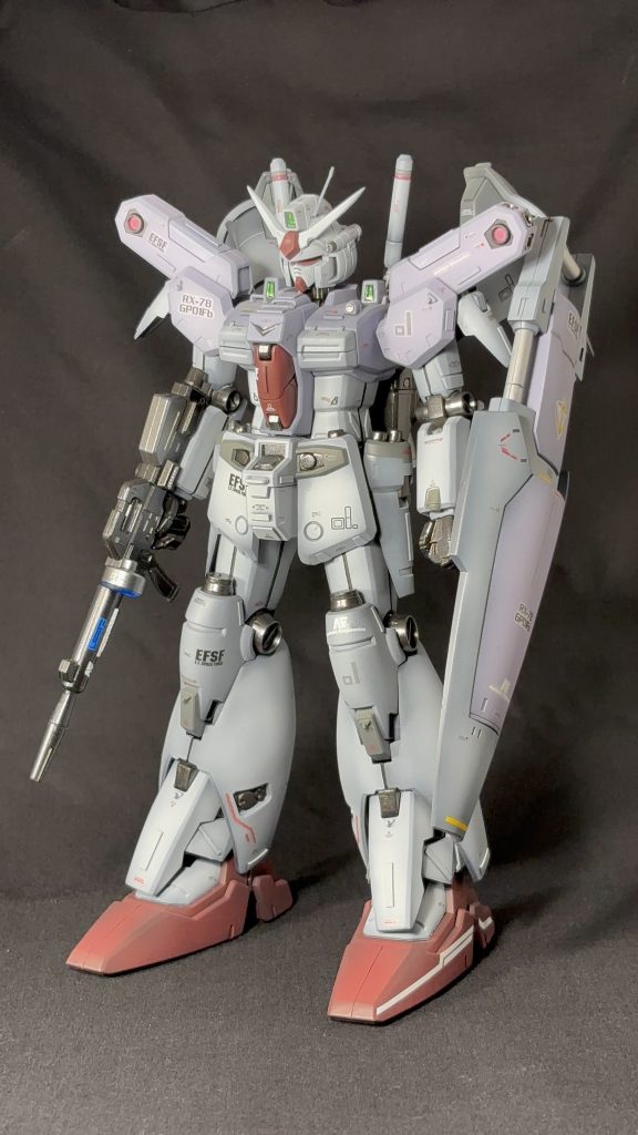 MGフルバーニアンはもう20年以上前のキット(HGUC版よりも古いです)なので作りは相応という感じです